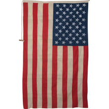 Load image into Gallery viewer, Vintage-Style United States Flag – 100x60cm | Linen with Wooden Toggle
