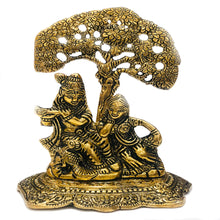 Load image into Gallery viewer, Golden Radha &amp; Krishna Ornament – 18cm Under Tree Scene
