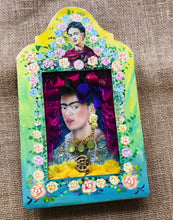 Load and play video in Gallery viewer, Frida Shrine with Flowers Diorama 26.5cm - Mexican Folk Art
